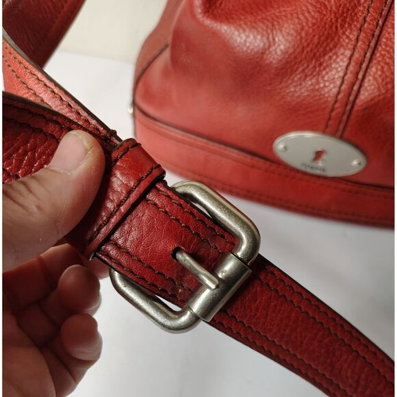 Vtg. Burgundy Red Leather Fossil Bucket Shoulder Bag Purse, Large Key, Zip Hobo - Picture 3 of 7